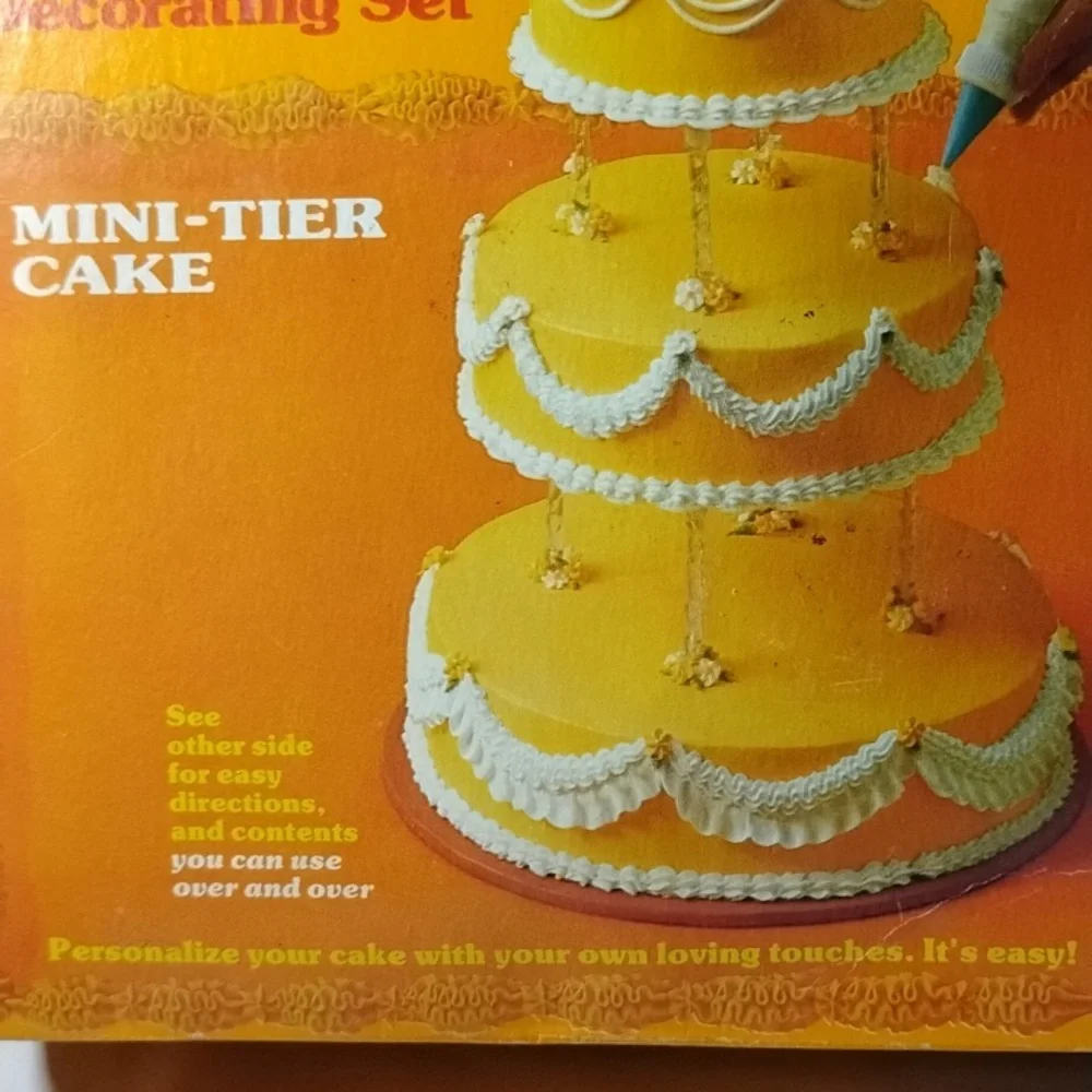 Vtg. 1974 Wilton Mini-Tier Cake Decorating Set